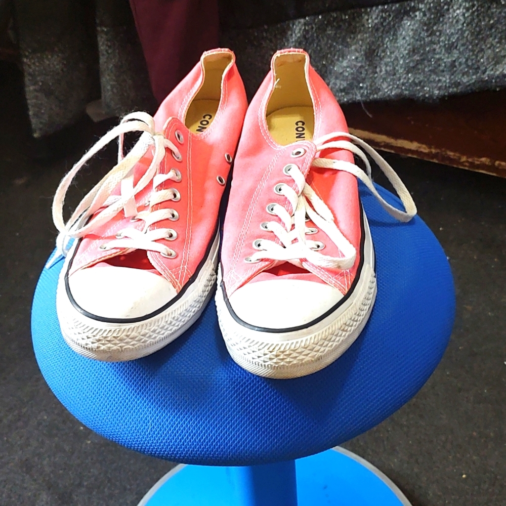 Men's/Woman's Converse Sneakers